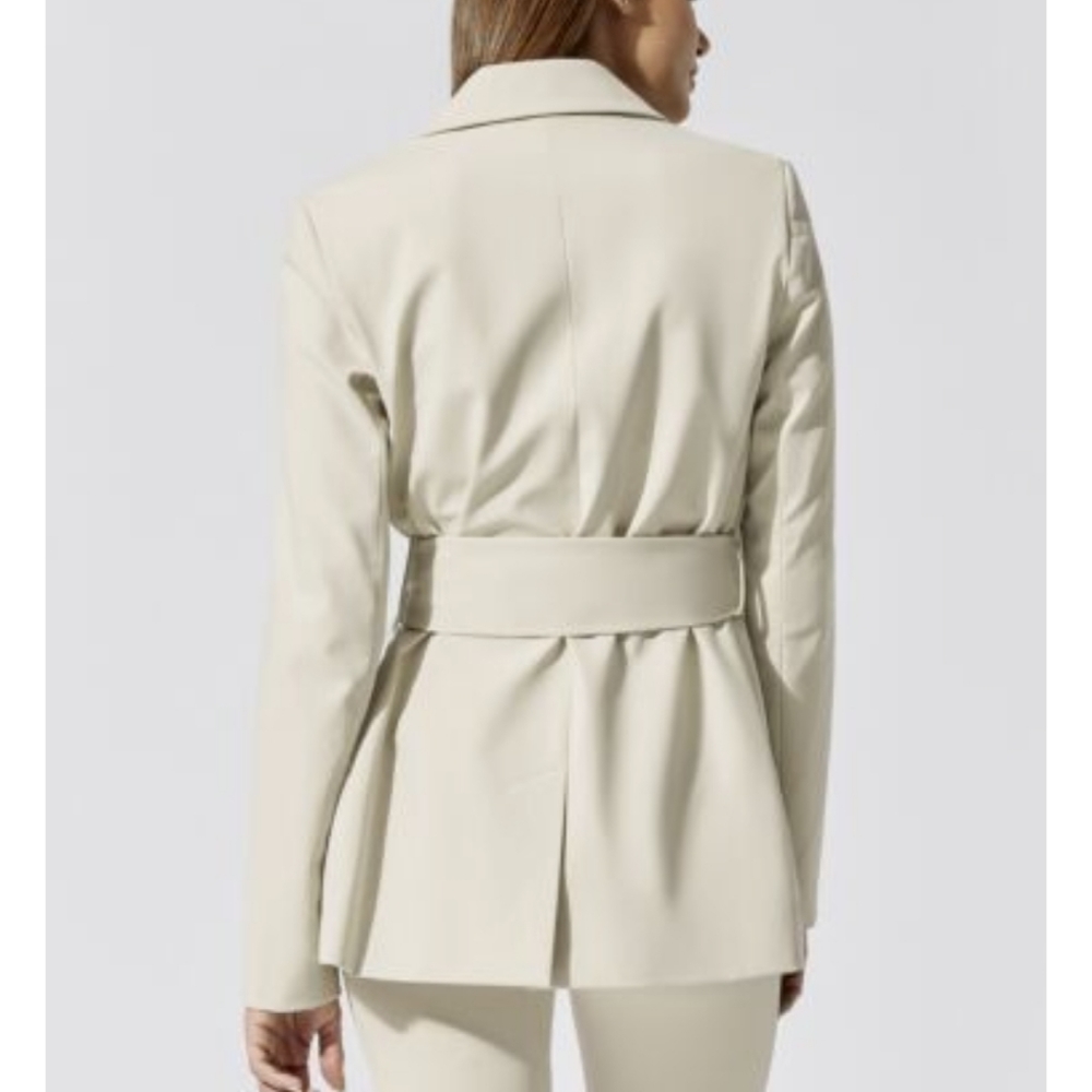 Blazer - Picture 2 of 9